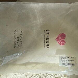 Wedding gown - size 8.